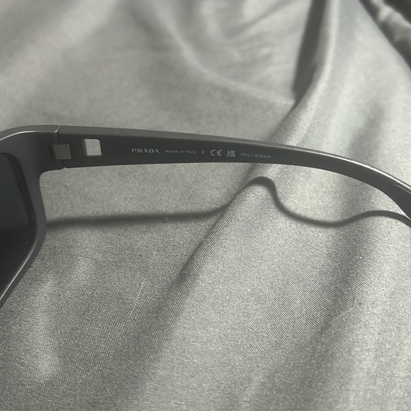 Prada sunglasses - Picture 3 of 5